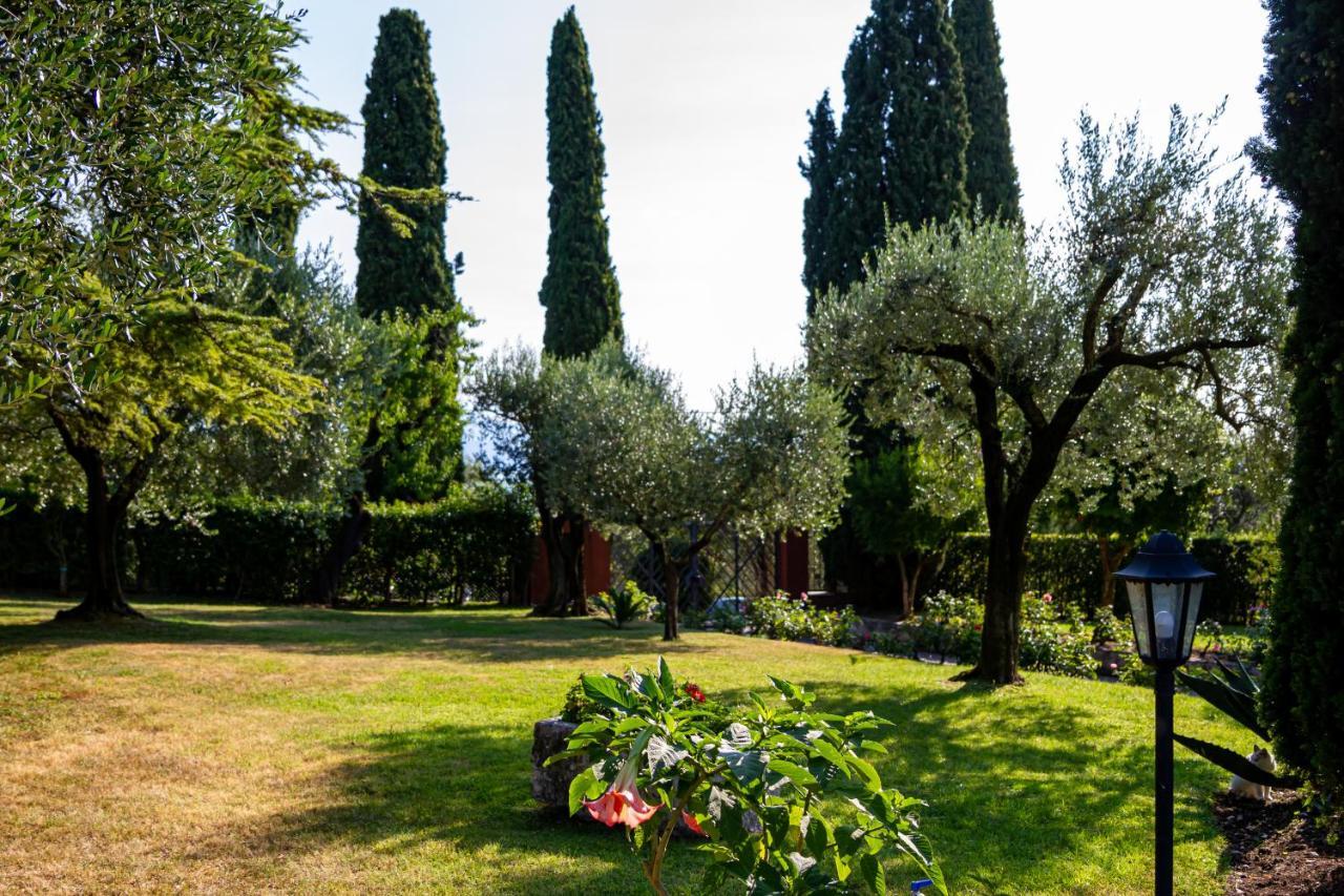 Suite Deluxe A Villa Paradiso Sirmione Exterior photo